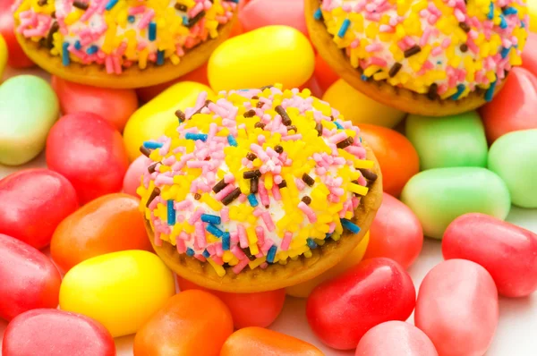 Sweet cakes and colourful gums — Stock Photo, Image