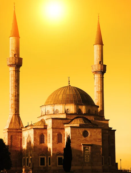 Mosquée avec deux minarets à Bakou — Photo