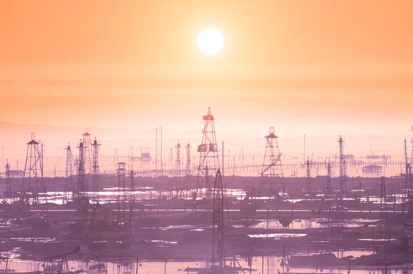 Ölteppiche am Morgen - Kaspische See — Stockfoto