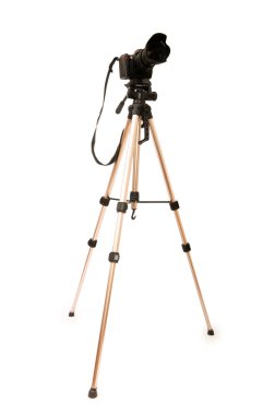 tripod ve üzerinde beyaz izole kamera