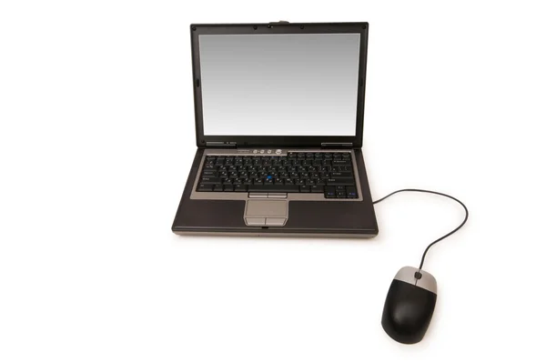 Laptop com mouse isolado no branco — Fotografia de Stock