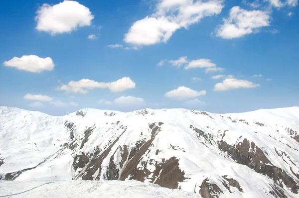 Parlak bir gün kış dağlar — Stok fotoğraf