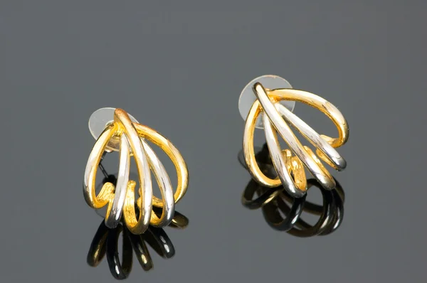 Pair of golden earrings — Stock Photo, Image