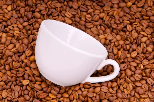 Bílý šálek kávy na pozadí — Stock fotografie