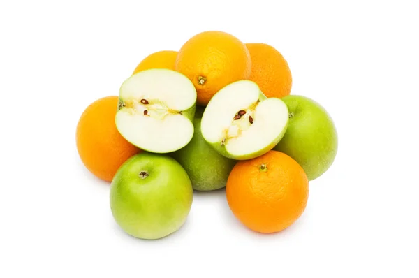 Apple en sinaasappelen geïsoleerd op de witte — Stockfoto