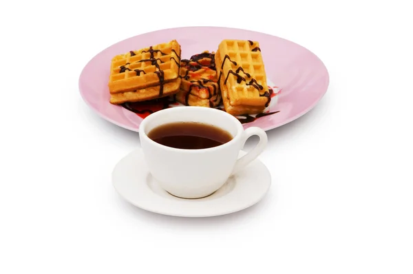 Chá e waffles belgas isolados — Fotografia de Stock