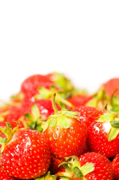 红色的草莓在白色隔离 — 图库照片
