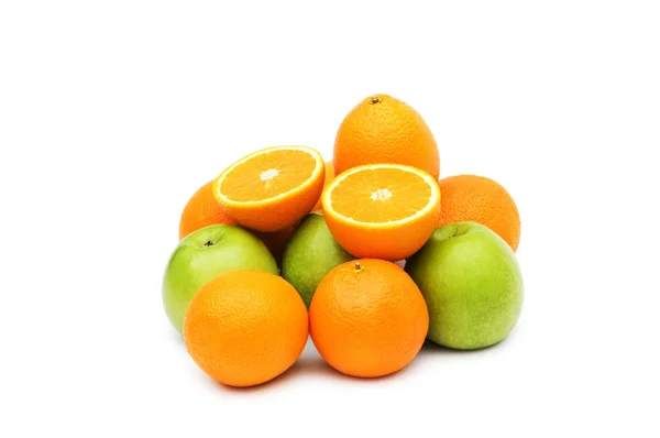 Mela e arance isolate — Foto Stock