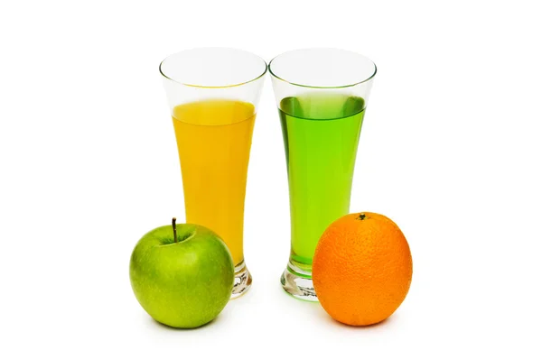 橙和苹果鸡尾酒隔离 — 图库照片