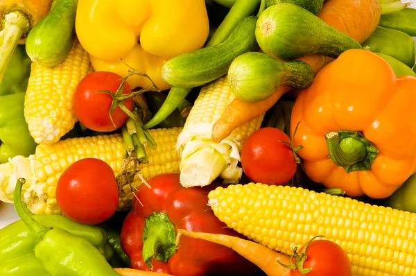 各种色彩缤纷蔬菜排列 — 图库照片