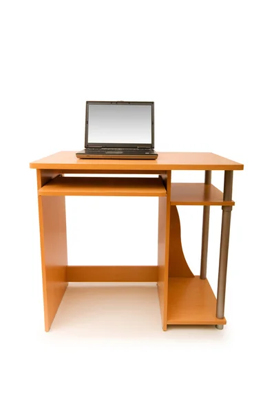 Ordenador portátil y escritorio aislado en el blanco —  Fotos de Stock