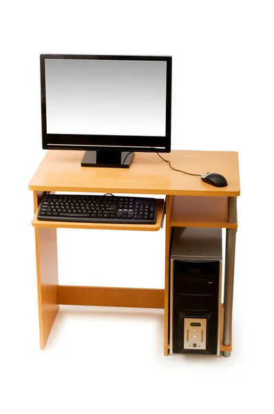 Computador e mesa isolados no branco — Fotografia de Stock