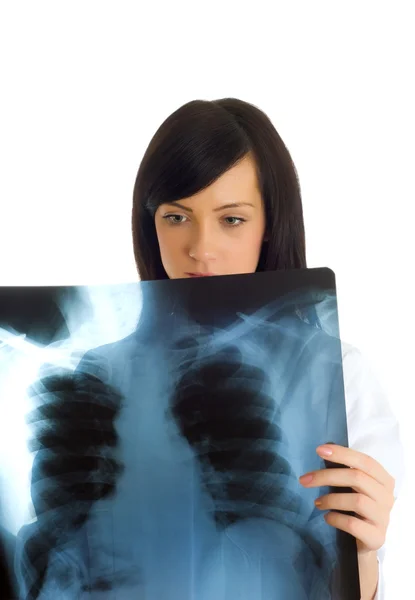 Doctora mirando la imagen de rayos X Fotos de stock libres de derechos