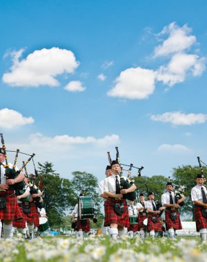 Marching scottish band marching clipart