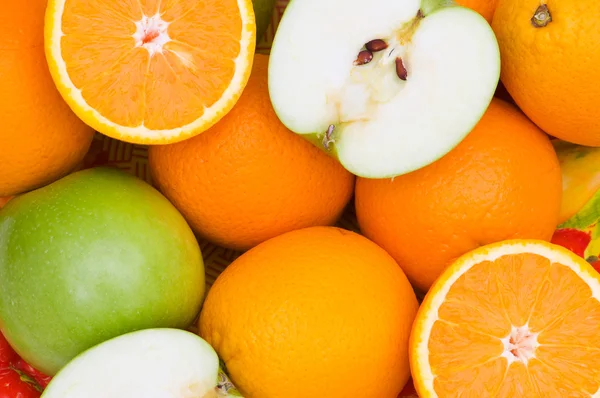 Крупним планом апельсини та яблука — стокове фото