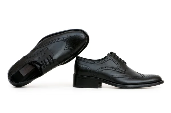 Svarta skor isolerat på vita — Stockfoto