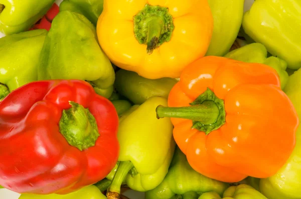 Bell peppers arranged at the market — Stock Photo, Image