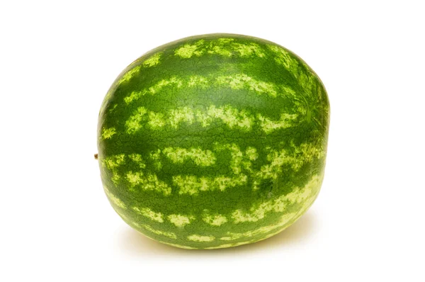 Ganze Wassermelone isoliert auf der weißen — Stockfoto