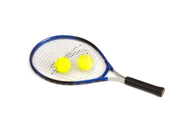 Två tennisbollar och racket isoleras — Stockfoto