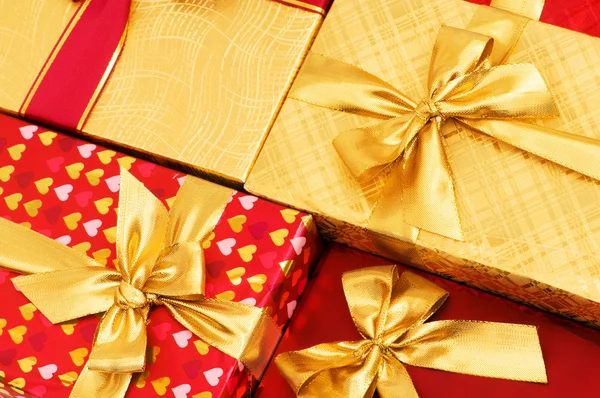 Close up of gift boxes with ribbons — Stock Photo, Image