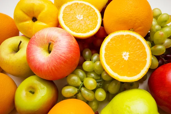 Diverse vruchten gerangschikt — Stockfoto