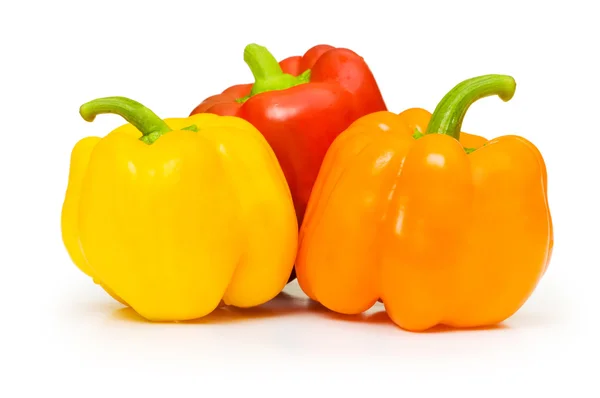 Tři červené papriky, samostatný — Stock fotografie