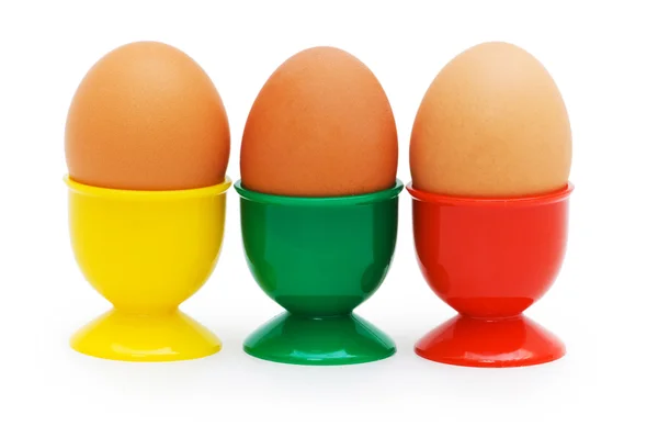 Коричневые яйца в держателе — стоковое фото