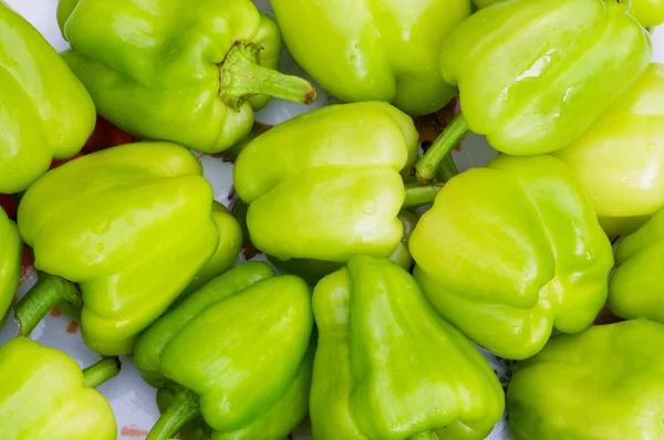 Green bell peppers arranged — Stock Photo, Image