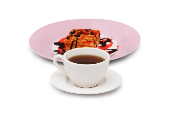 Çay ve Belçika waffle izole — Stok fotoğraf