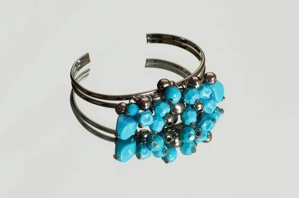 Bracelet avec pierres bleues — Photo