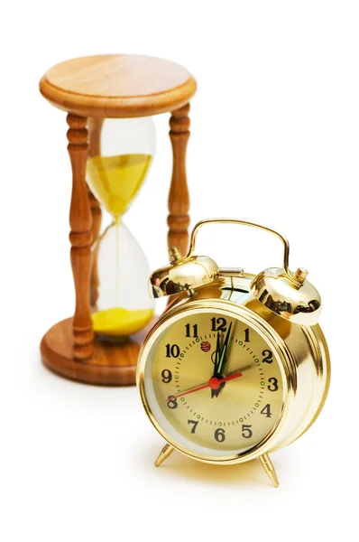 Tijd concept met klok en uur glas — Stockfoto
