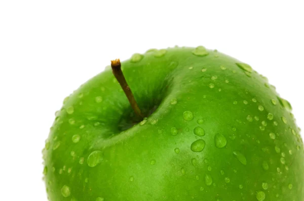 Maçã verde com orvalho isolado — Fotografia de Stock
