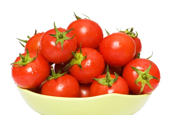 Nasse ganze Tomaten isoliert angeordnet — Stockfoto