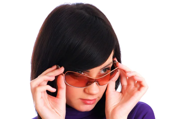 Młoda dziewczyna na na białym tle okulary przeciwsłoneczne — Zdjęcie stockowe