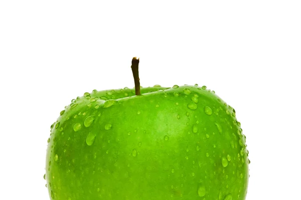 Zielone Jabłuszko z rosy na białym tle — Zdjęcie stockowe