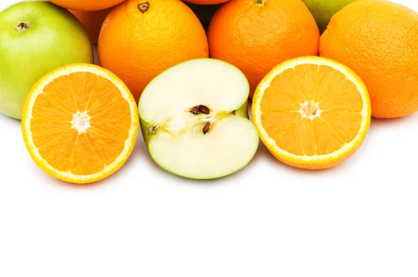 Apple e laranjas isoladas — Fotografia de Stock