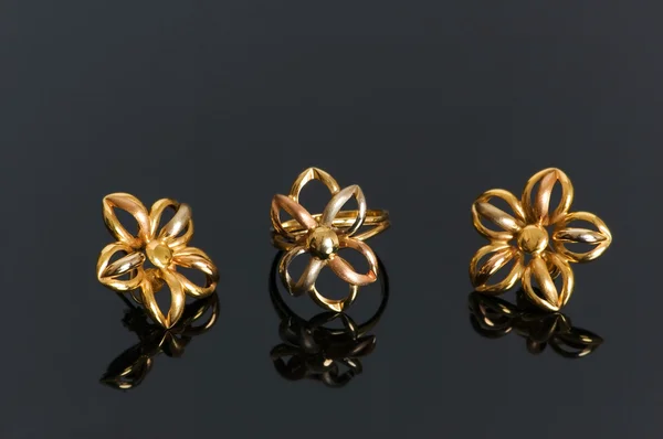 Rings with flower ornament — Stock Photo, Image