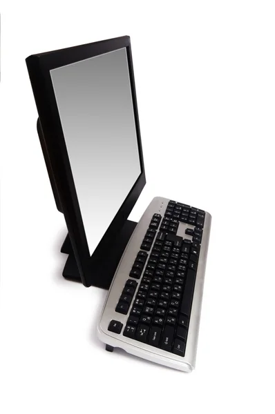 Computer mit Flachbildschirm isoliert — Stockfoto