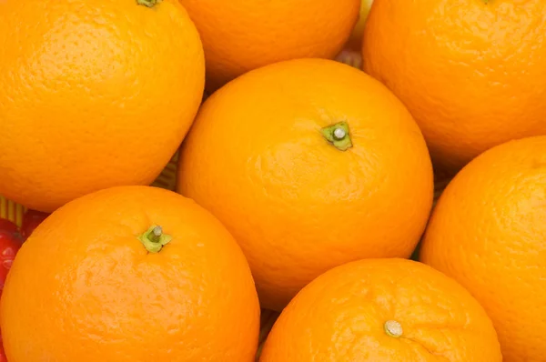 Nahaufnahme vieler Orangen — Stockfoto