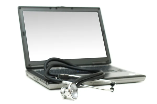Estetoscópio e laptop — Fotografia de Stock