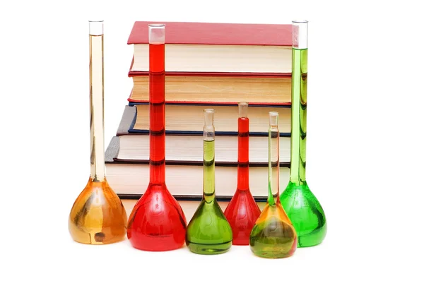 Концепция химии с трубками и книгами — стоковое фото