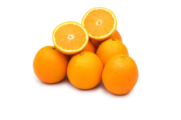 Σωρό πορτοκάλια απομονωμένη στο λευκό — Φωτογραφία Αρχείου