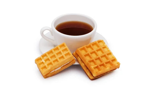 Çay ve Belçika waffle izole — Stok fotoğraf