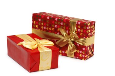 iki giftboxes üzerinde beyaz izole