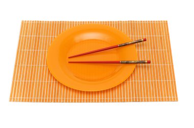 Sarı plaka ile izole chopsticks