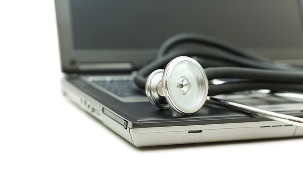 Stéthoscope et ordinateur portable — Photo