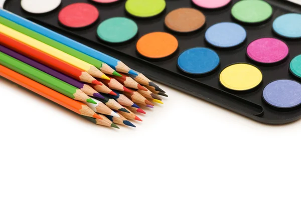 Palety a tužky, izolované — Stock fotografie