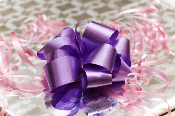 Close up van de doos van de gift met lint — Stockfoto