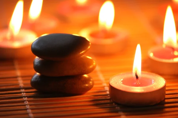 Pebbles and burning candles — Stock Photo, Image