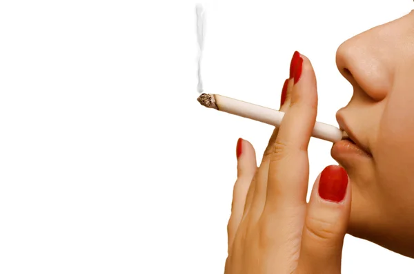 Vrouw roken van de sigaret geïsoleerd — Stockfoto